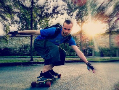 Longboardy pro začínající i pokročilé jezdce.